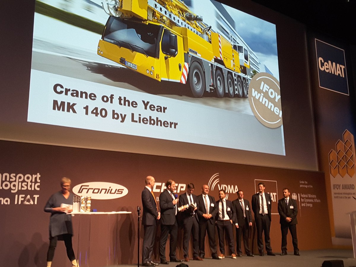 HolgerSeybold's tweet image. Live vom #IFOY Award 2018: Sieger in der Kategorie 'Crane and Lifting Appliance' ist #Liebherr mit dem MK140. Watch the Video heute foerdern-und-heben.de/ifoy18_04/
#vfv18 #CeMAT #CeMAT18