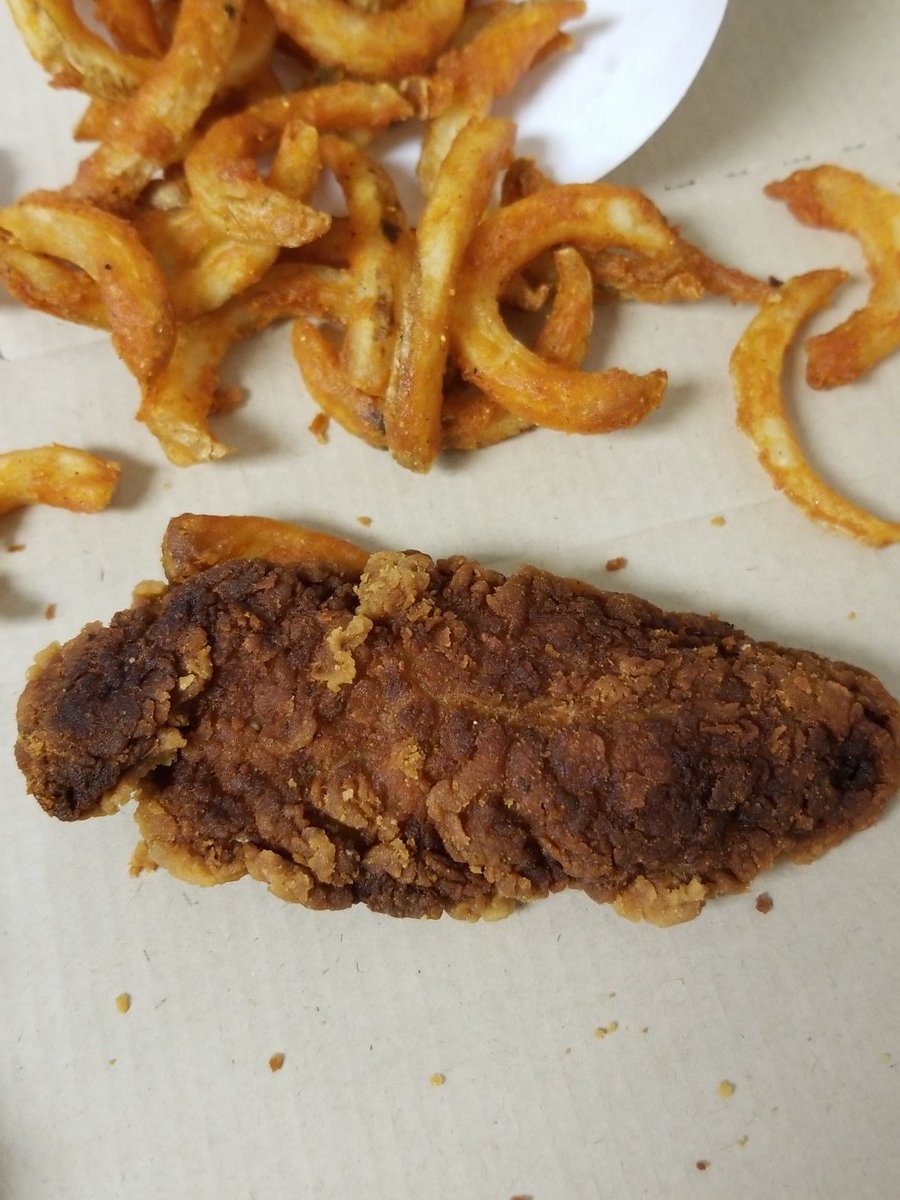 KenKalm00's tweet photo. @Arbys is this supposed to be a chicken tender or a piece of shit? #noteatinghereagain #expensiveaf https://t.co/xlvJWD4UqV