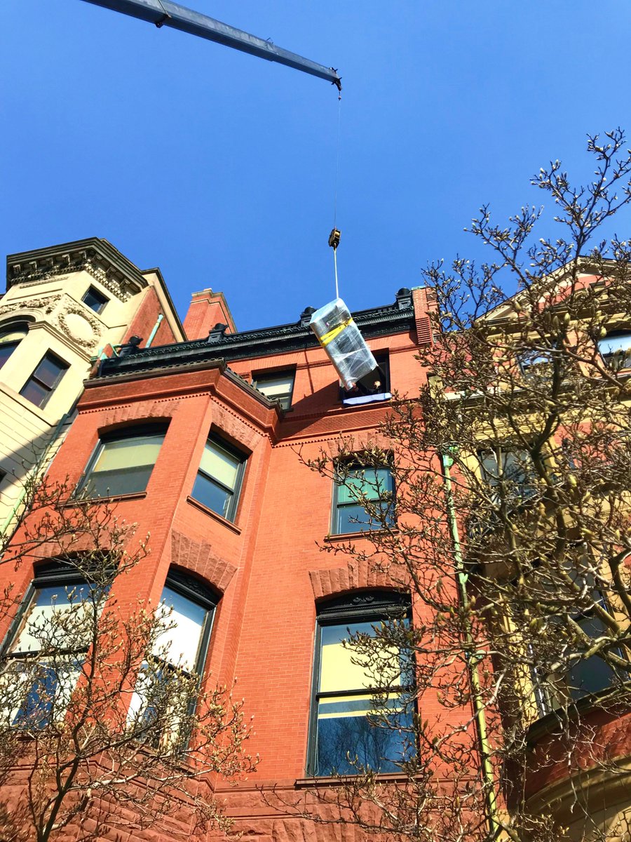olympiams's tweet image. Hm, historic home on Commonwealth Avenue on the 4th &amp;amp; 5th floors &amp;amp; the stairs are too narrow to move out the furniture. What to do? No problem, Olympia can crane it out the window!
#BostonMoving #BostonMovers