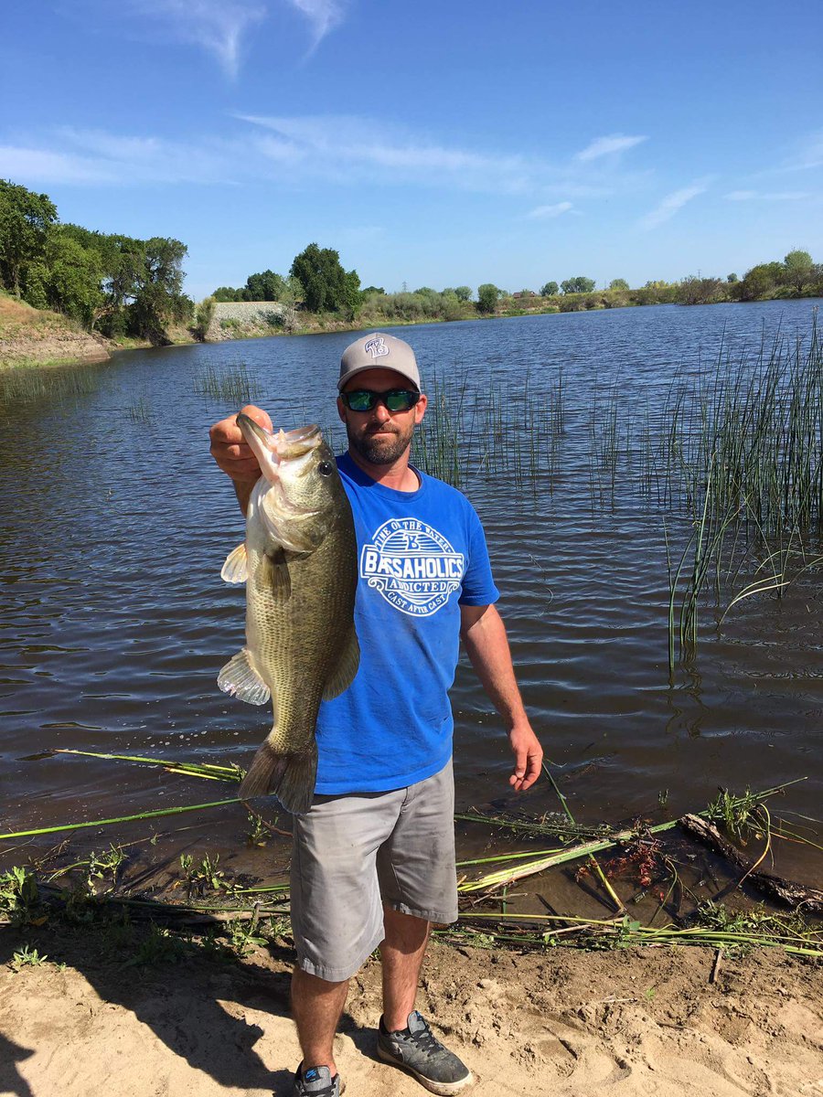 eagallakes's tweet photo. People are always asking me what kind of fish we have in Bass Lake. #bass #bassfishing #fishing #fishinglife #lakes #beaches #camping #eagallakes #eagallakesresort #lakesintracy #tracyca https://t.co/B1Q1tYFG8s