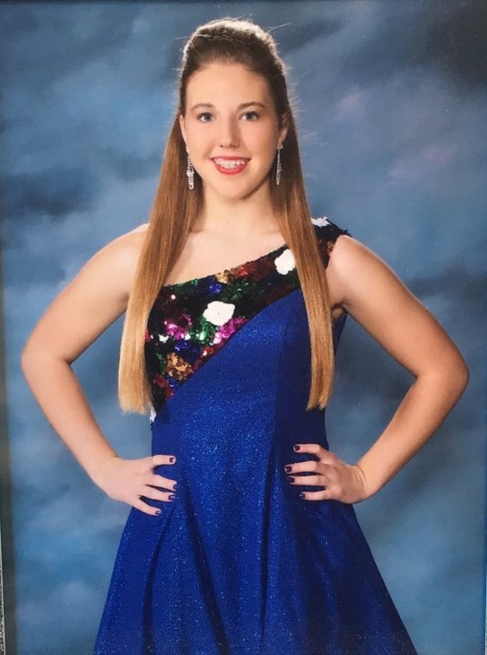 laurenkucera's tweet photo. Next week, I become a Free Spirit Alumni. Thank you show choir for all of the wonderful memories, you will be missed 💛💃🏼 #GloUp https://t.co/7gJaxmDQU7