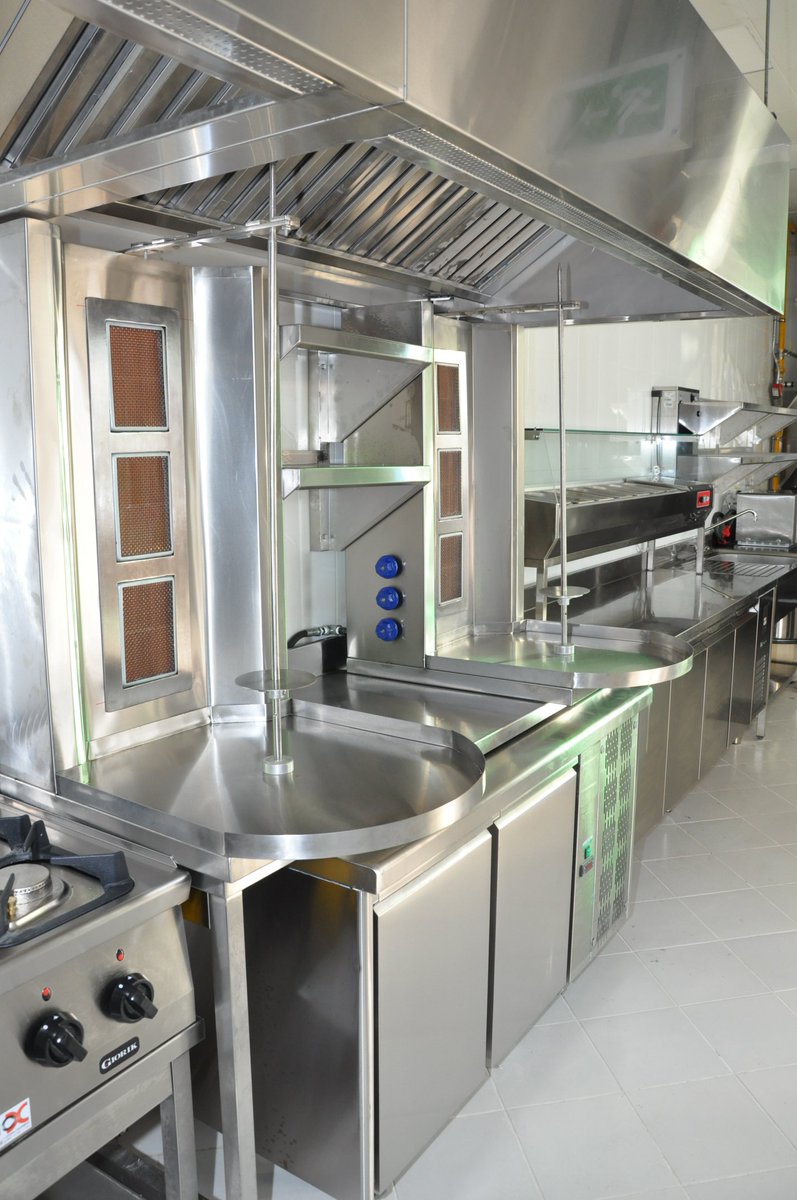 Inox_Kitchen's tweet photo. Maximize your kitchen space, combine the hot and cold units in small areas. Exhaust hood + shawarma machine + counter chiller/freezer.
A side from Nablus Restaurant!
#MaximizeSpace #Combine #HotAndCold #Cooking #Refrigeration #InoxMade #InoxFactory #LoveQatar #Chef https://t.co/MhL4q8V9SD