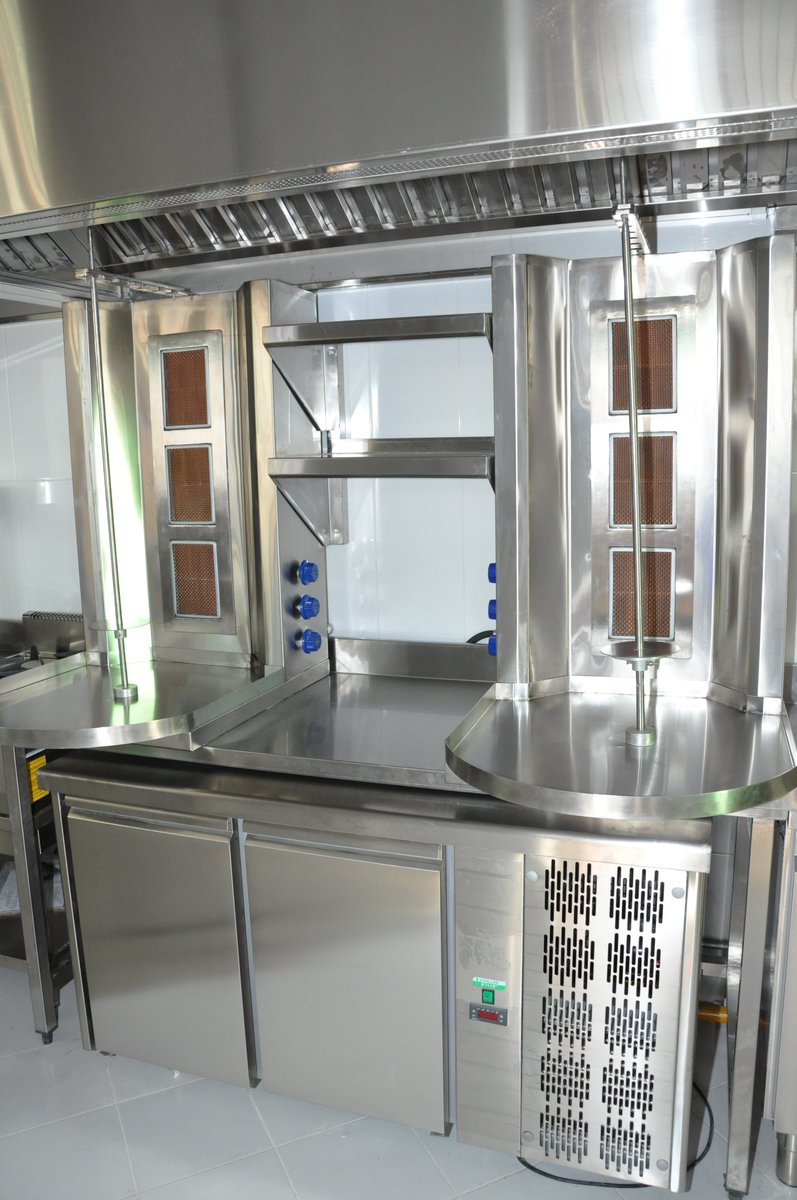 Inox_Kitchen's tweet photo. Maximize your kitchen space, combine the hot and cold units in small areas. Exhaust hood + shawarma machine + counter chiller/freezer.
A side from Nablus Restaurant!
#MaximizeSpace #Combine #HotAndCold #Cooking #Refrigeration #InoxMade #InoxFactory #LoveQatar #Chef https://t.co/MhL4q8V9SD