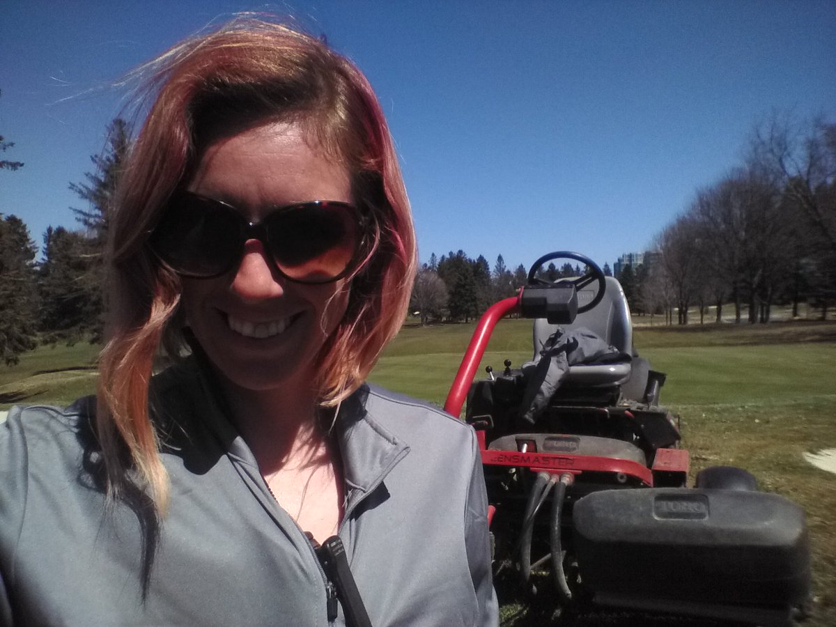 greensgurl's tweet photo. My it's a beautiful day and we're getting stuff done selfie #turflife #NewUniforms #GreyIsTheNewRed https://t.co/bg2Ra3bKEo