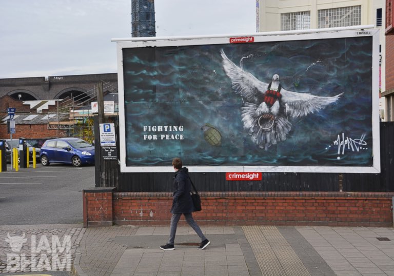 MrASingh's tweet photo. Death From A Dove – Fighting For Peace’. Powerful protest #streetart by #VoidOne!
Birmingham based artist #VoidOne improved a local billboard with a topical anti-war theme to highlight recent events in Syria.
https://t.co/gZoStoKZJB https://t.co/oUreszlRzO