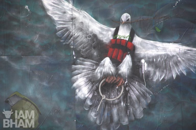 MrASingh's tweet photo. Death From A Dove – Fighting For Peace’. Powerful protest #streetart by #VoidOne!
Birmingham based artist #VoidOne improved a local billboard with a topical anti-war theme to highlight recent events in Syria.
https://t.co/gZoStoKZJB https://t.co/oUreszlRzO