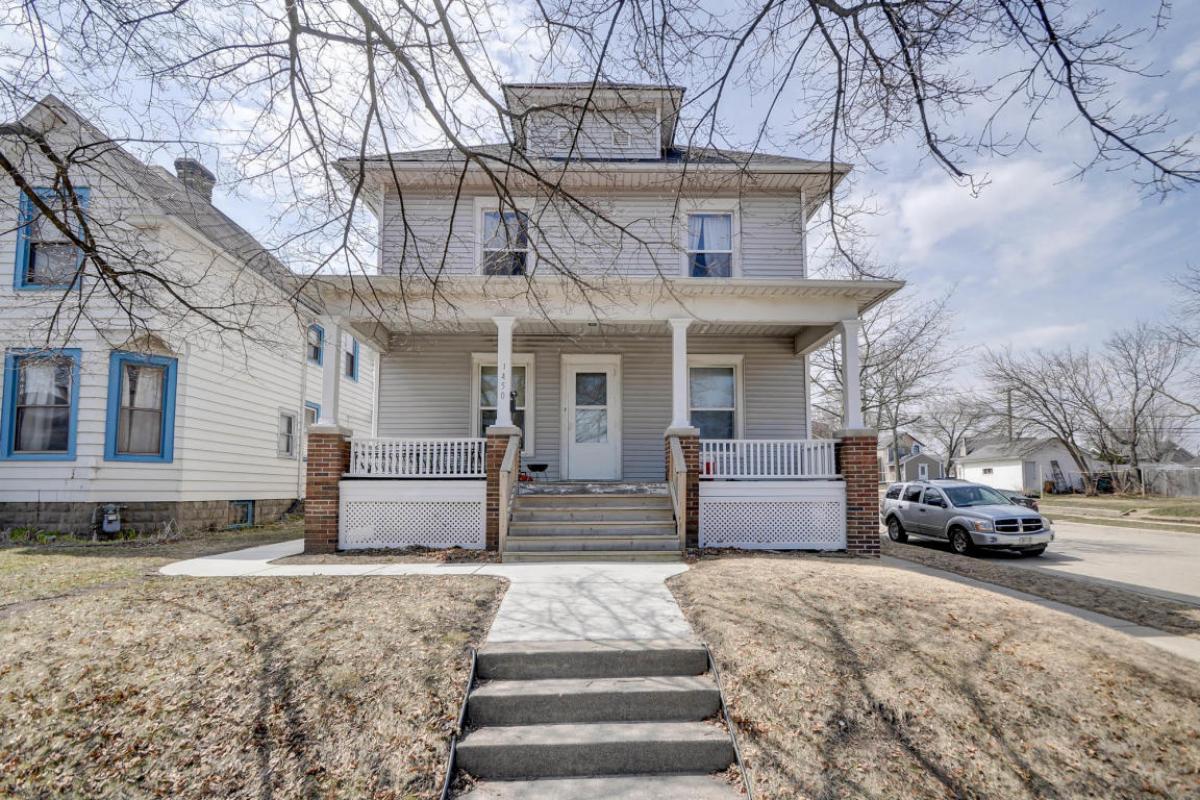SandyCarlsonRE's tweet photo. Do you know someone looking for a great #property in #Racine?   #realestate https://t.co/Ml2bt4azrn https://t.co/MRkCaCqdgp