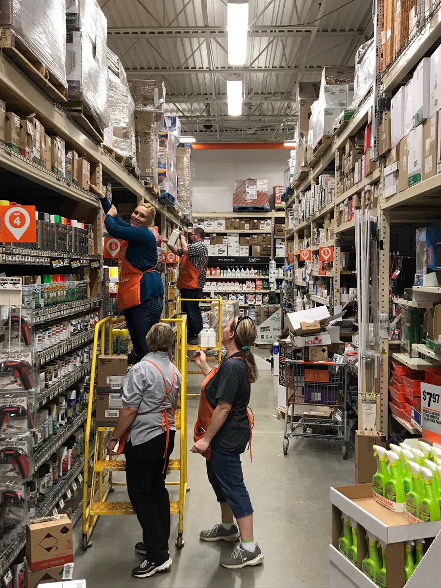 lauracook131's tweet photo. Team pack down in paint! @BurgEric22 #thd2820 #noonewantstosaycheese https://t.co/rWLzKPm0zp