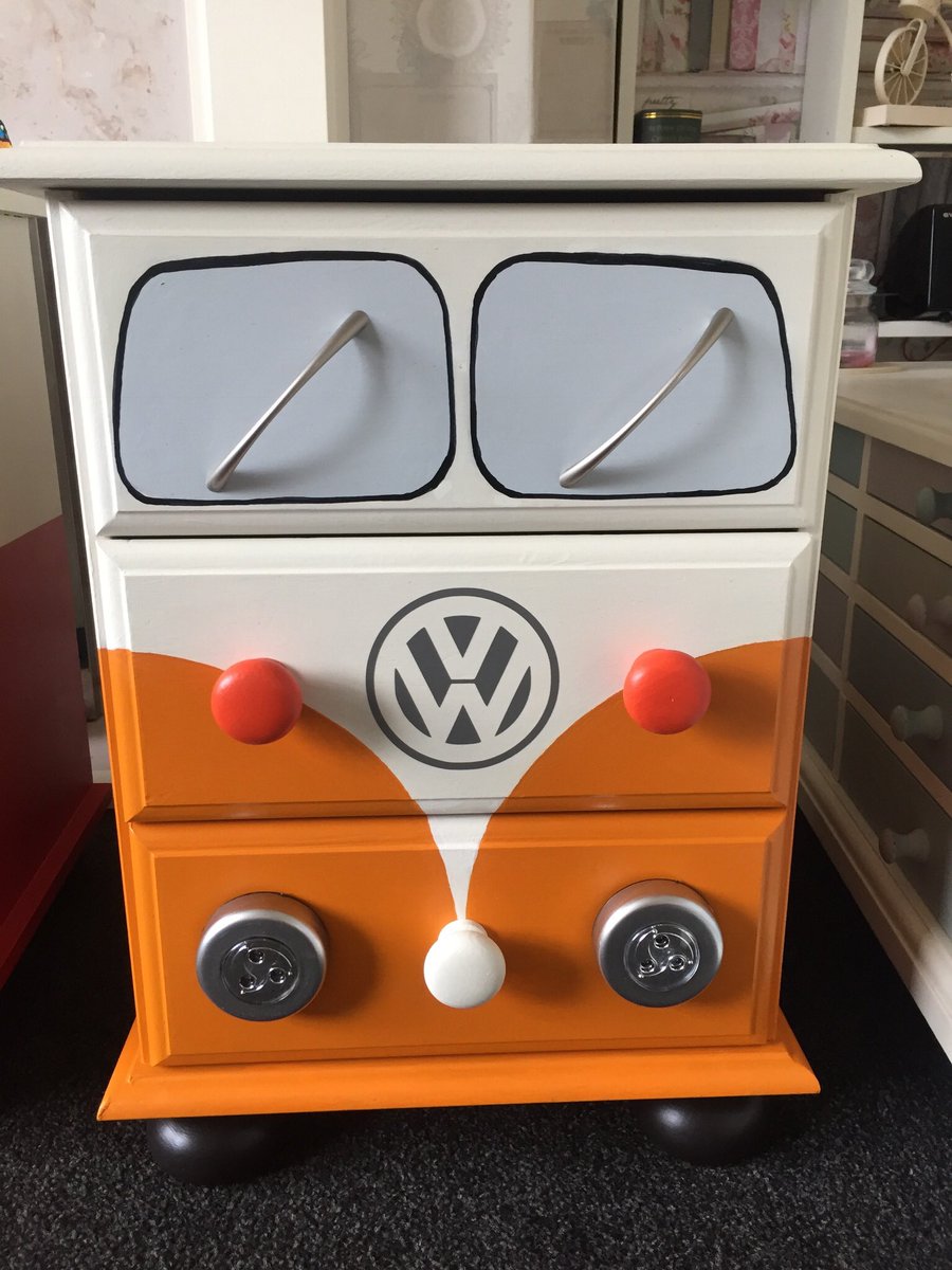 Shabby_my_Chic's tweet photo. All gone to there new homes 😃  #busfest #vanfest #vw #Campervan https://t.co/dxrVlMM4np