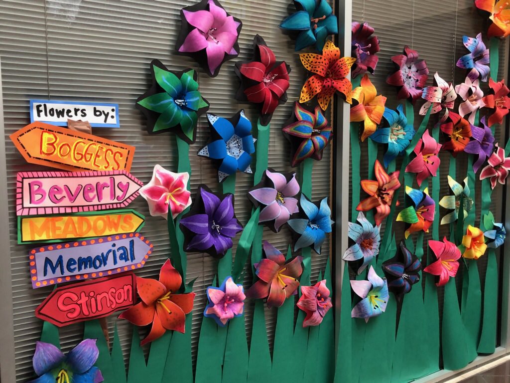 MsMORleyART's tweet image. Creativity is blooming !!#PISDLearns #pisdcreatesart #ElementaryART #spring #artdisplays #bobcatsmartists
