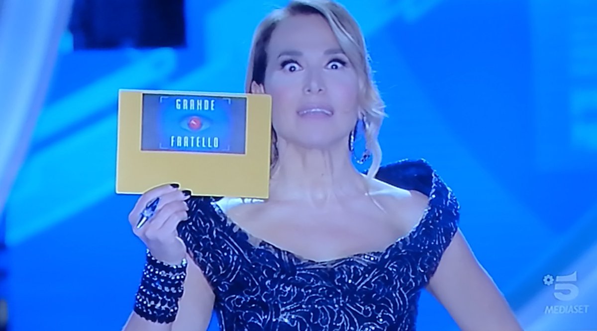 Sfigatto's tweet photo. QUANDO LUI NEGA MA TU HAI GLI SCREENSHOT 
#GF15 https://t.co/KykVLaTFEo