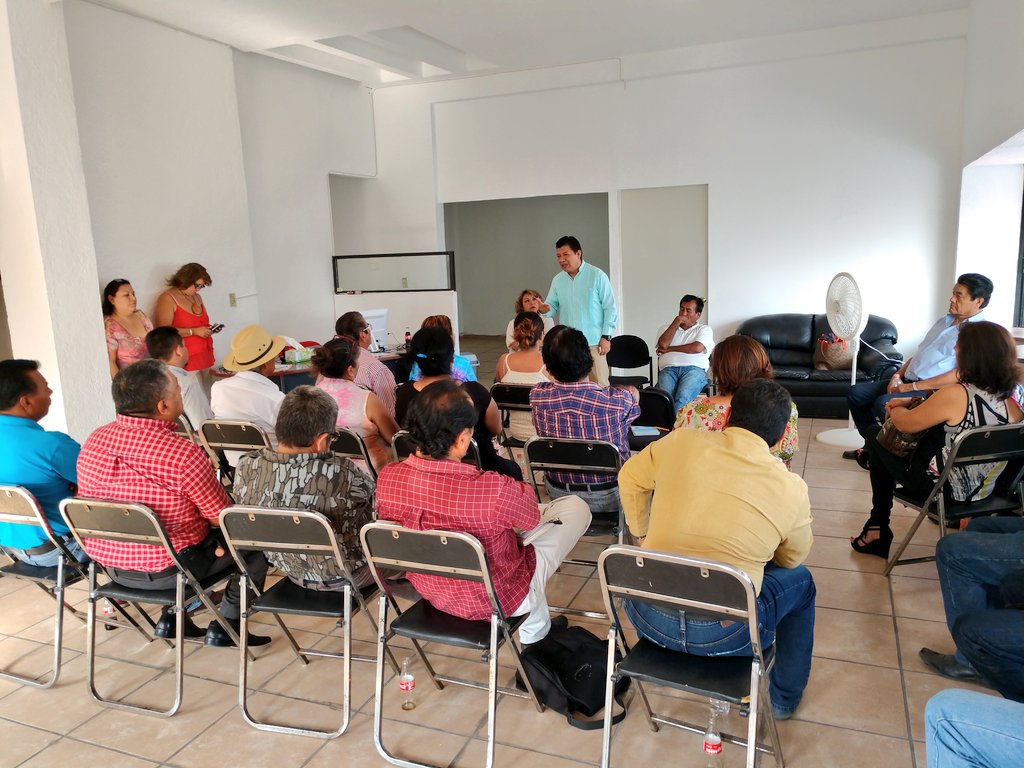 Matias_QM's tweet photo. Acompañado por Leticia Agüero, tuve una excelente platica con Mario Sopeña, Gobernador de pueblos indígenas, y diferentes representantes de estos pueblos en #Morelos. ¡Apoyemos su inclusión y participación dentro de la sociedad! #PRD #PRDMásFuerteQueNunca #PartidoQueCumple https://t.co/NS0OQRfYnm