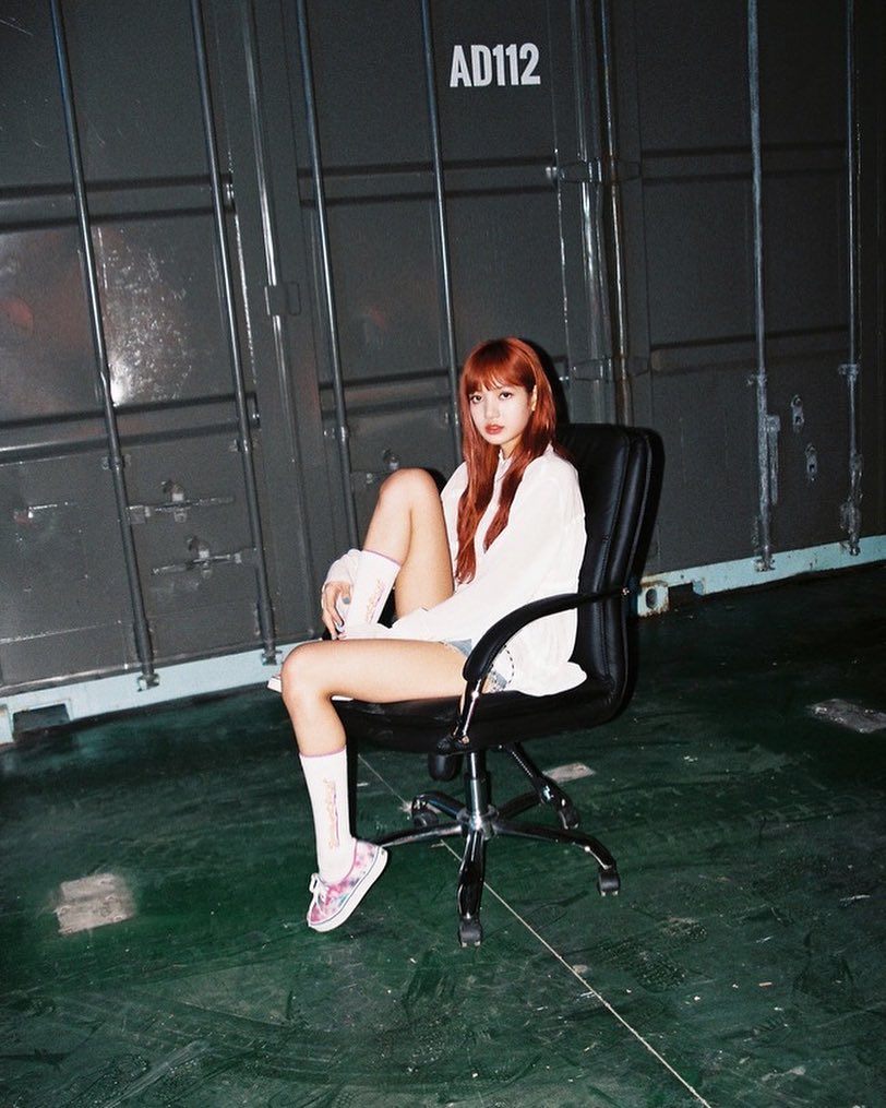 jissuue's tweet photo. Lisa is so fucking gorgeous guys. i feel so gay https://t.co/T59YW54Mrd