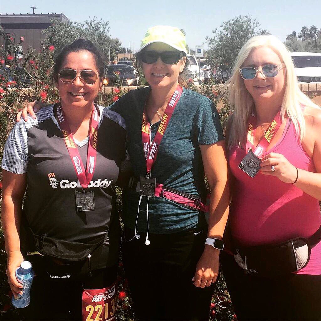 GoDaddyLife's tweet photo. Great weather: ☀️
Good company: ✅
Plus, we got to break in our running shoes.👟👟
A successful #PatsRun2018. 🙌
#GDFIT #GoDaddyLife #GDVET https://t.co/JDUXMPIqZB