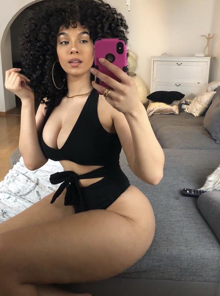 BlackBootyLove's tweet photo. Sexy Ebony #Booty #BigBooty #Ebony #ThickWomen #PABWAG #Selfie #ThickPawg #ThickEbony #HotBlackGirls #BlackBooty https://t.co/3MFxbfpv2d