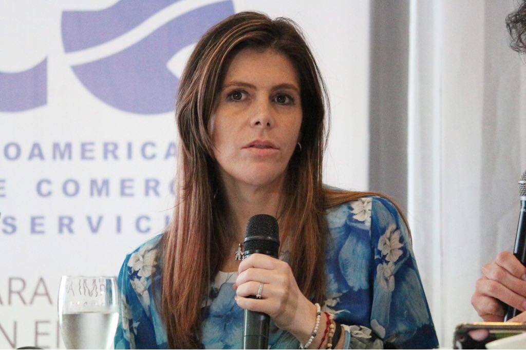 MCarolinaHoyosT's tweet photo. "Así como el negocio cambia, el cliente cambia, la manera en la que nos relacionamos es diferente y los entes reguladores deben ser conscientes de ello" Reflexiones sobre los retos del comercio electrónico para la región @AicoCamaras #TransformacionDigital #AldeaLab https://t.co/eYwCnUGEi6