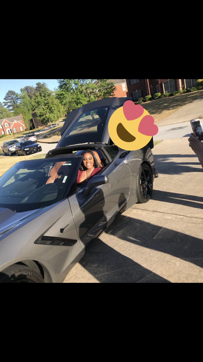 Onlydeja_'s tweet photo. Prom 2k18 #DeepSeaDrip #bridgeunderthewater https://t.co/OU47l2cTN2