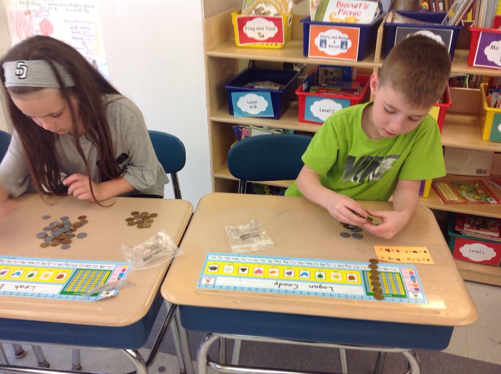eburnsredsox's tweet photo. Learning all about coins! Math fun! #rsd13ct  #brewster13 https://t.co/RnhKpNqvkw