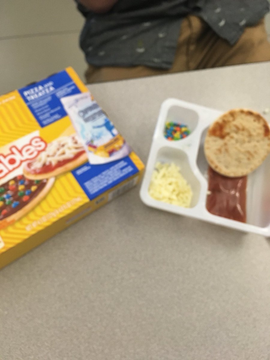 eva_rose_k's tweet photo. @RealLunchables my friend got your pizza and treatza lunchables and did not receive the chocolate frosting  Very sadden https://t.co/nvotUEUfms