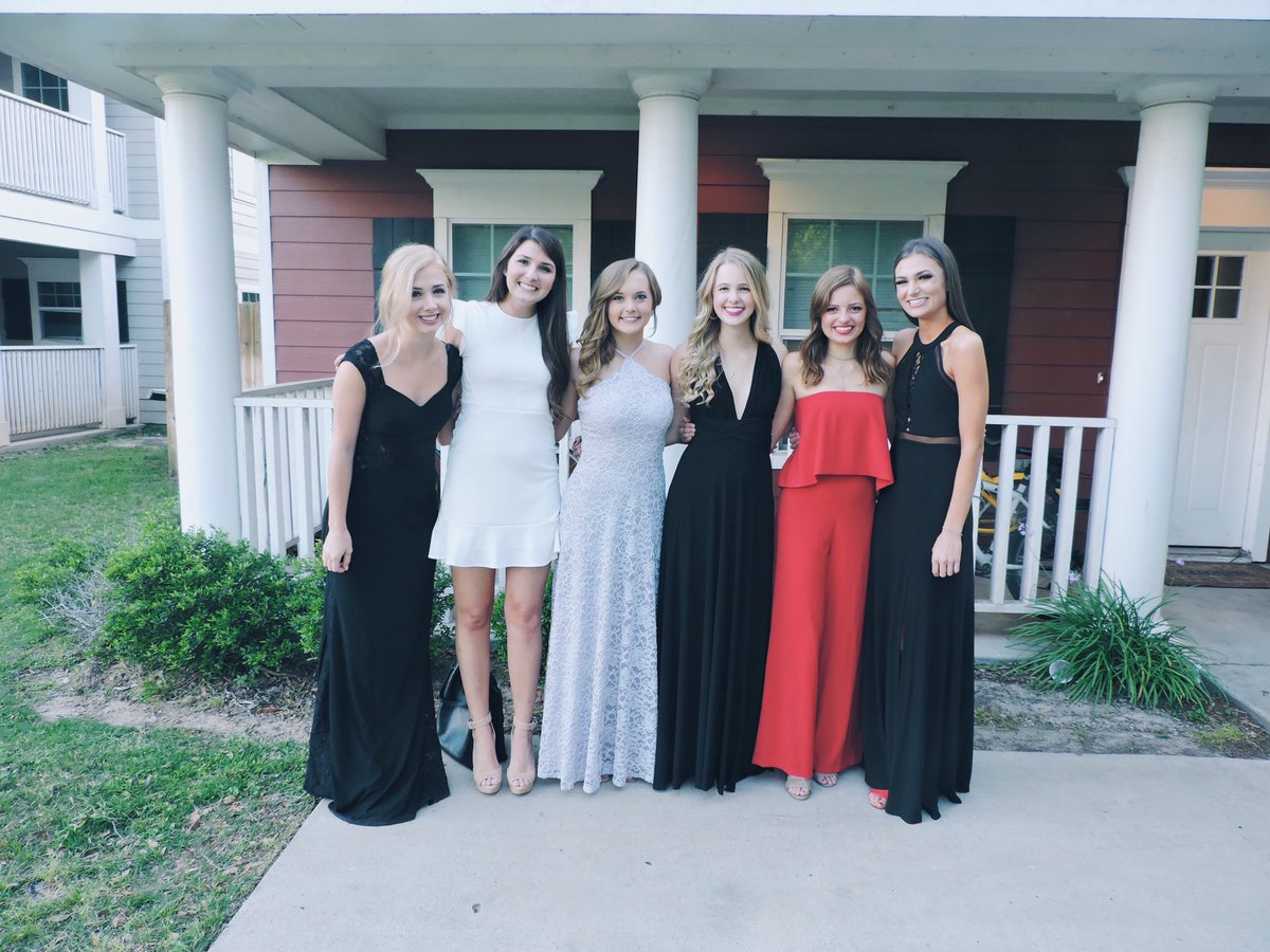 madisonfinfrock's tweet photo. Formal x2 https://t.co/iFLVkSKq2M