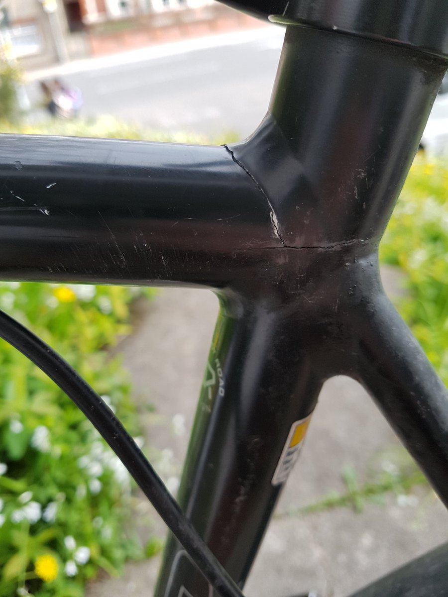 afrosam's tweet photo. @GiantUK who do I need to contact about the lifetime frame warranty? My FCR has cracked ☹ https://t.co/B2RINFjAEt