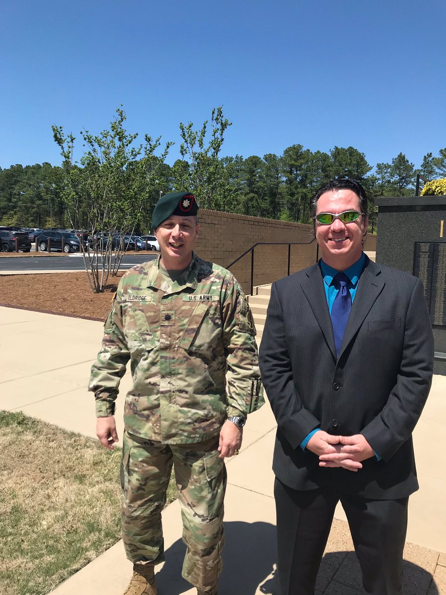 Congratulations to the Army's newest #ClinicalPsychologist, MAJ, Dr. Deanna Beech, commissioned at USASOC!
#AMEDD #ArmyMedicine #SpecialForces