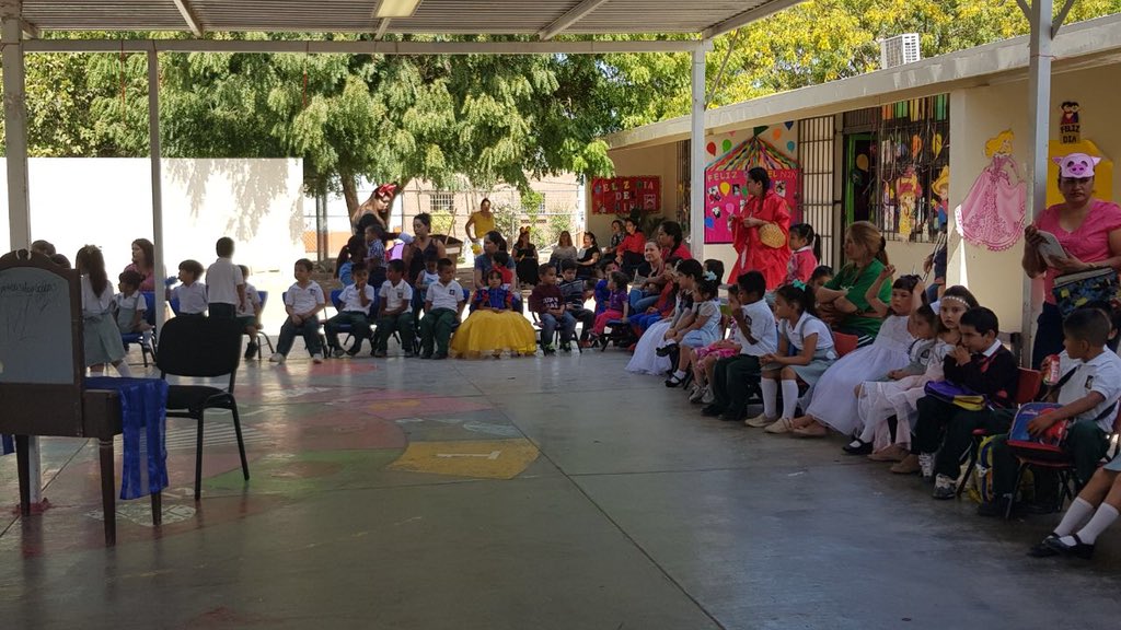 ISCsonora's tweet photo. En Puerto Peñasco inicia la gira de Letras viajeras, un recorrido por 29 escuelas primarias en dos semanas consecutivas #TodosLeemos #DíaInternacionalDelLibro #ceLEEbremos #CulturaSonora https://t.co/bMFu4izfVP