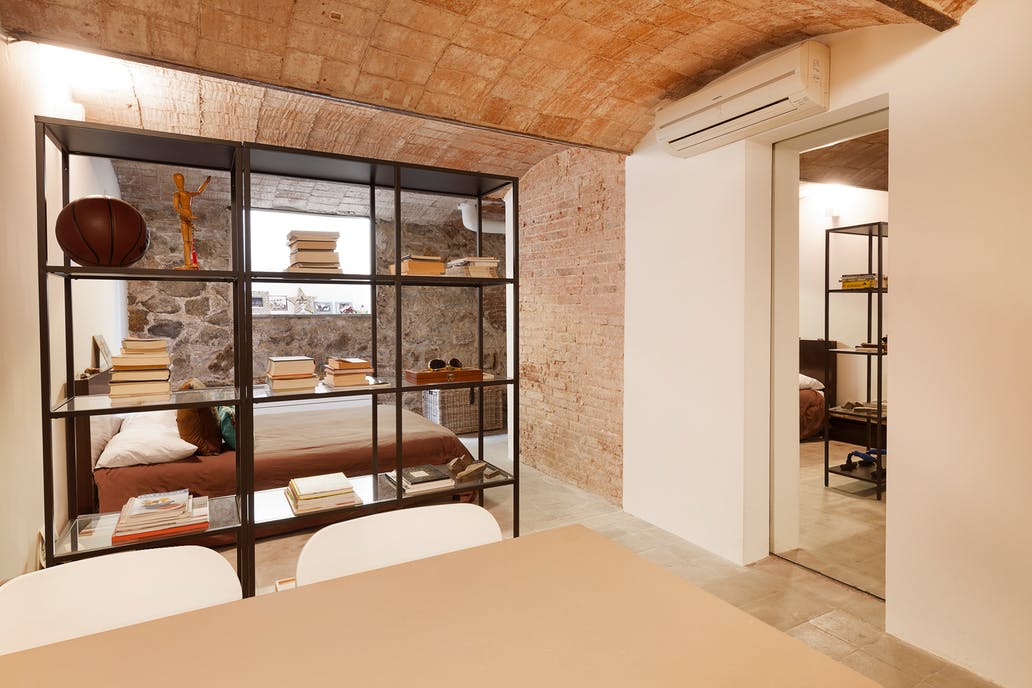 shopmodishstore's tweet photo. Such gorgeous interiors! --> "Meet the Designer who works &amp; lives in this stylish Barcelona space" https://t.co/YuWrhupZVd via @AptTherapy #design #eclectic #decor #barcelona #earthen #furniture https://t.co/5NlhrRxF1L