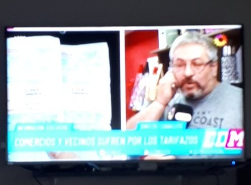 diegot22lacade's tweet photo. #DDM 790 pesos el bimestre de luz para un comercio... y se quejan? Cuanto gastará de telefonía celular este señor? https://t.co/6okm04e0IN