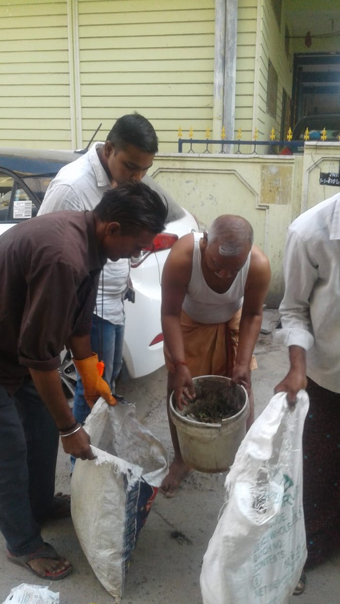 MC_Nizamabad's tweet image. Educating Citizen on Segregation of #Dry &amp;amp; #Wet_waste at source level part of #Solid_Waste_Management project @#Nizamabad #Swachh_Nizamabad #Swachh_Bharat #MyCleanCity #MyCleanIndia #ManaNagaram #Swachh_Survekshan 
#23-04-18