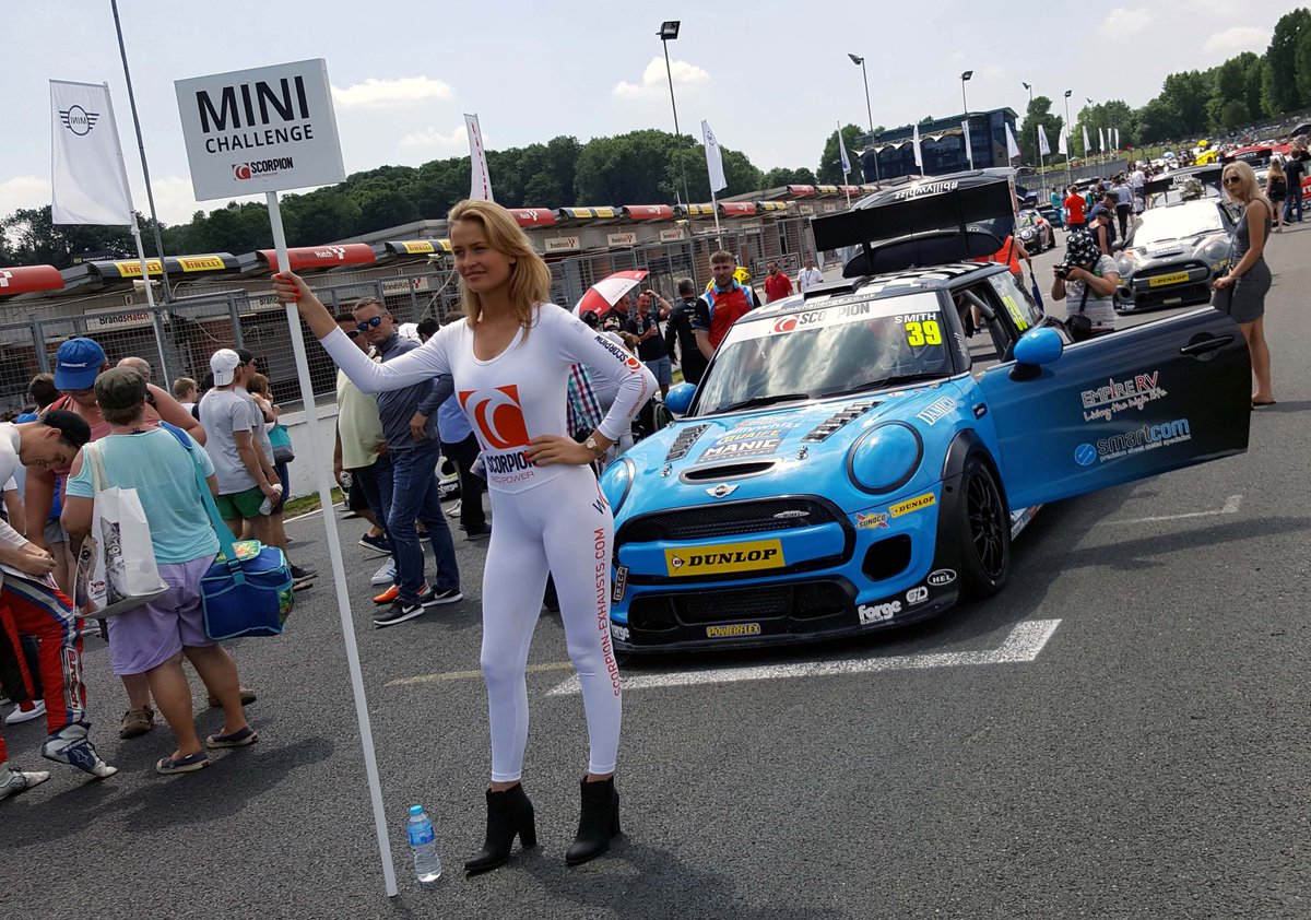 TOGTanner's tweet photo. @MCGridGirls @MINIChallengeUK @lawrencedavey @CharlieBH_ @RebeccaRacer @MintexBrakesUK https://t.co/kgHvNEgYXu #MiniMonday @StopwatchSuites https://t.co/dMt2CxJwCm