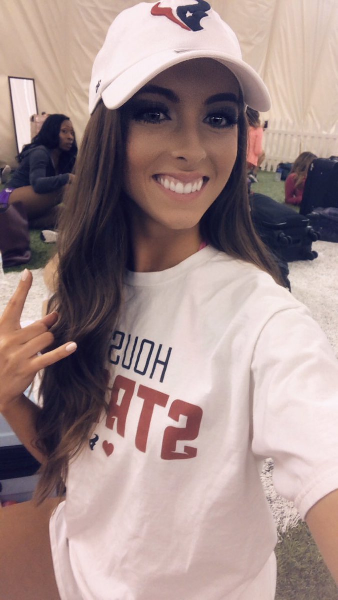 Tiff_Antwine's tweet photo. Only a few hours left to vote ‘Tiffany Ta’ ❤️💙 thanks sweet friends I so appreciate your love &amp; support 
@TexansCheer @HTC_Speaker 

https://t.co/RqKQiURQk7

#HTCTryouts2018 #HTCTop55 https://t.co/UdlwaGO4cF