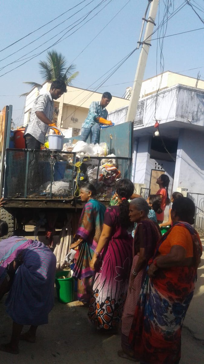MC_Nizamabad's tweet image. Educating Citizen on Segregation of #Dry &amp;amp; #Wet_waste at source level part of #Solid_Waste_Management project @#Nizamabad #Swachh_Nizamabad #Swachh_Bharat #MyCleanCity #MyCleanIndia #ManaNagaram #Swachh_Survekshan 
#23-04-18