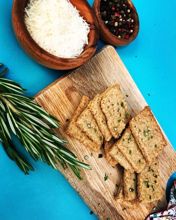 digestivenc's tweet photo. Looking for a tasty #lowFODMAP snack? These #glutenfree olive oil oat crackers are a great option. They are easy and quick to make and you can make a ton of different flavor combinations. Recipe soon on our website. 😊 #cleanfodmap #happybelly #digestivenc #digestivencrecipe https://t.co/Eyfosb59eX