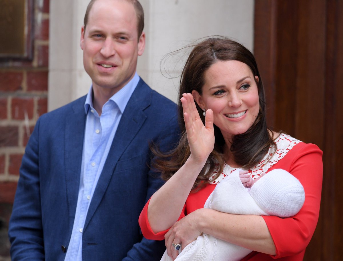 SmileGena's tweet photo. kate middleton after pushing out a whole ass baby vs me after writing the title of an essay https://t.co/KIb48X5tfU