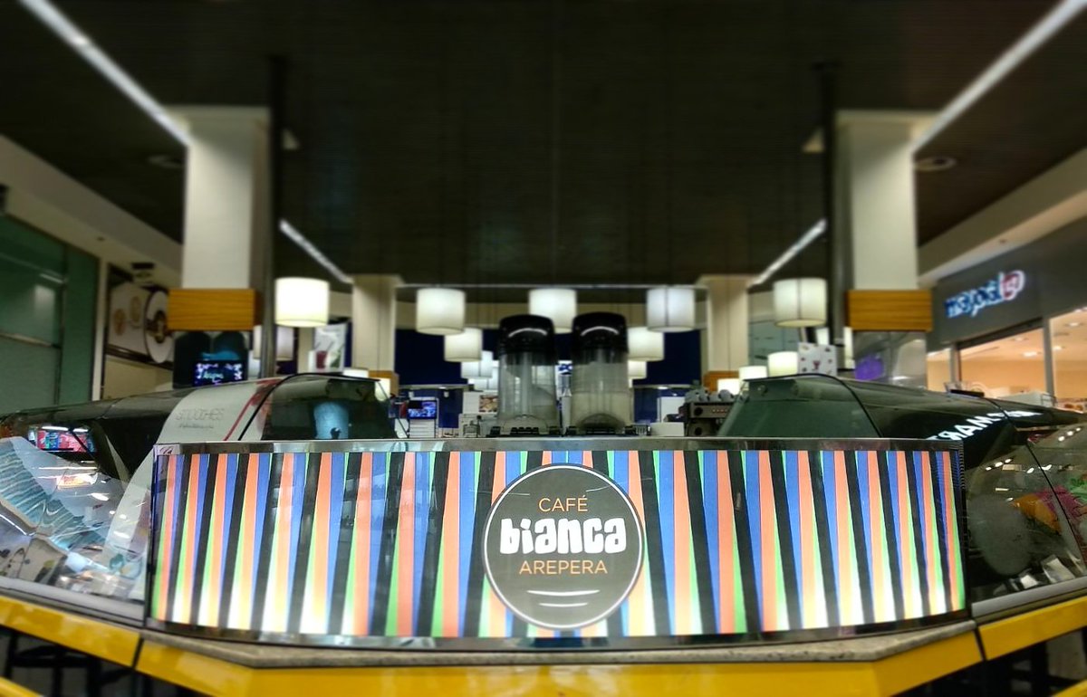 CafeBiancaOu's tweet photo. En @CafeBiancaOu además de ofrecerte la mejor #ComidaVenezolana también queremos hacerte sentir como en #casa

Ven y comparte con nosotros en la 2da planta del @ccpontevella en #Ourense

#EstrenandoLetrero #HomenajeACarlosCruzDiez  #VenezolanosEnOurense #Orense #Venezuela https://t.co/EeTow8NGFT
