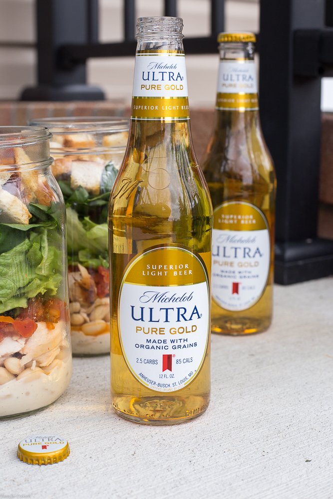 thyme4cocktails's tweet photo. It's finally picnic weather! https://t.co/PKIZj7Lvhy Turn basic deli items into picnic-friendly Bruschetta Chicken Mason Jar Salads - Don't forget the best part either!
#spring #warmweather #picnic #MondayMotivation #beeroclock #msg421+ @MichelobULTRA #LiveULTRA #PureGold #ad https://t.co/lvuiqH6SAs