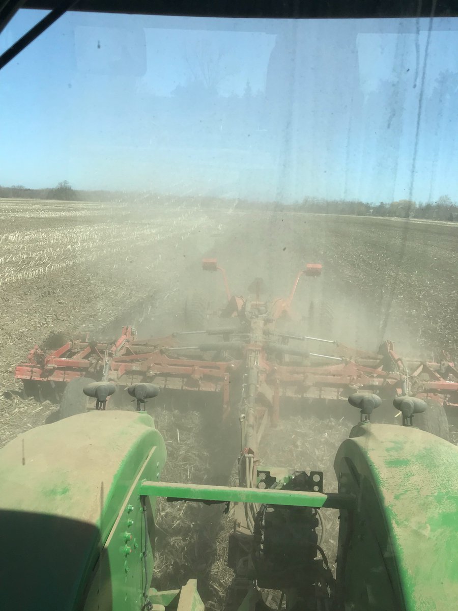 RealBobmills's tweet photo. Scratching some dirt for #Oats18. Not perfect conditions but certainly good enough for oats.
#currentlysendingit https://t.co/d7cmzLVPoN