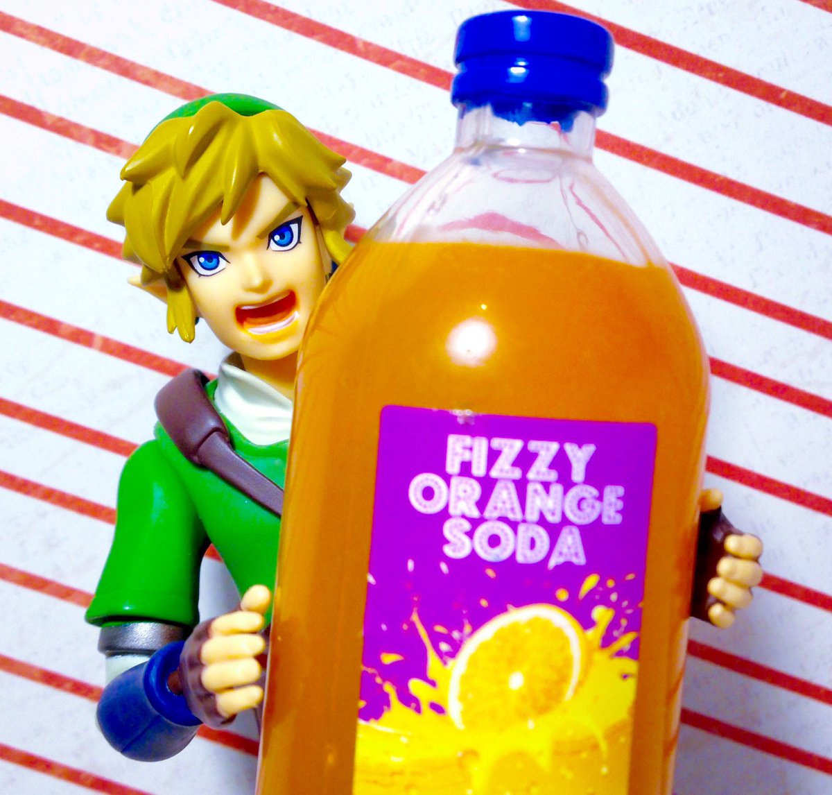 Nyleak's tweet photo. "Who loves orange soda?!" 😜
#LegendofZelda #Nintendo #toyphotography #KelLovesOrangeSoda https://t.co/6OZccVeJNT