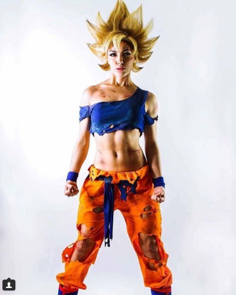 Dragon Ball: Cosplay feminino de Goku é essência do Deus Super Saiyajin