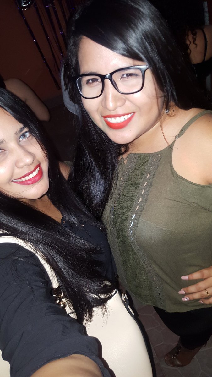 milu_flicka's tweet photo. #Party #Friends #ups 😍😘 te kiero Amiga 💖👣 #NenaMalota https://t.co/JZYc2R1jJl