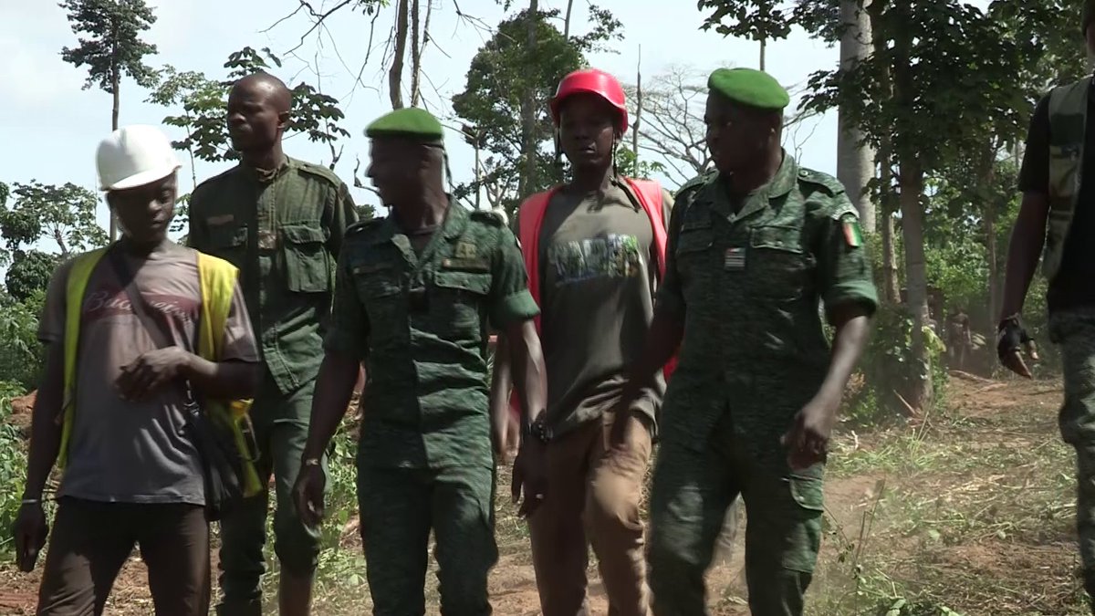 RTIOfficiel's tweet image. En 60 ans le pays a perdu 80% de ses forêts. #52mnpourComprendre vous emmène en zone verte à la @sodeforci - Société de développement des Forêts. Comment la #Sodefor lutte contre l&apos;orpaillage clandestin, la déforestation? C&apos;est ce Jeudi 26 Avril 2018 à 20h50 sur RTI1 et RTIMOBILE