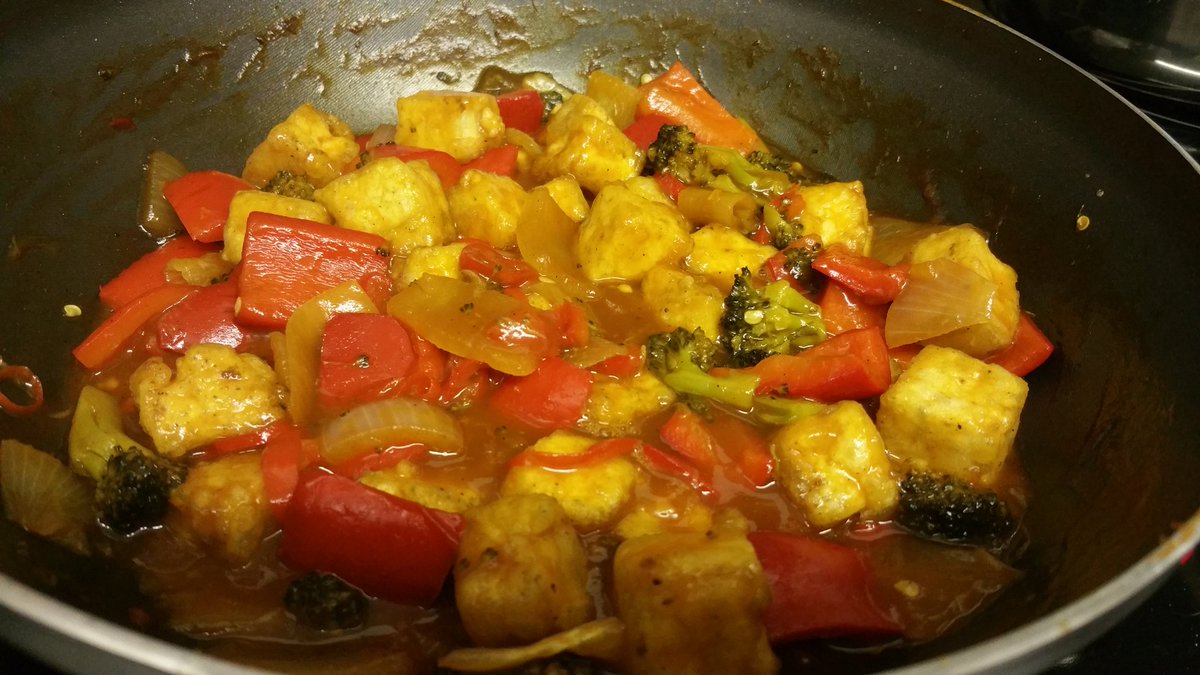 thevegansnuts's tweet photo. Quinoa with crispy tofu and veggies for dinner tonight 😋✌💚🌱🐾👌😍 #vegan #GoVegan #veganfood #veganfoodshare #peacestartsonyourplate #veganfortheanimals #CompassionOverCruelty #WhatVegansEat #veganhour #realfood #mudnotblood #friendsnotfood #veganaf #animalsaresentientbeings https://t.co/shykCthFMw