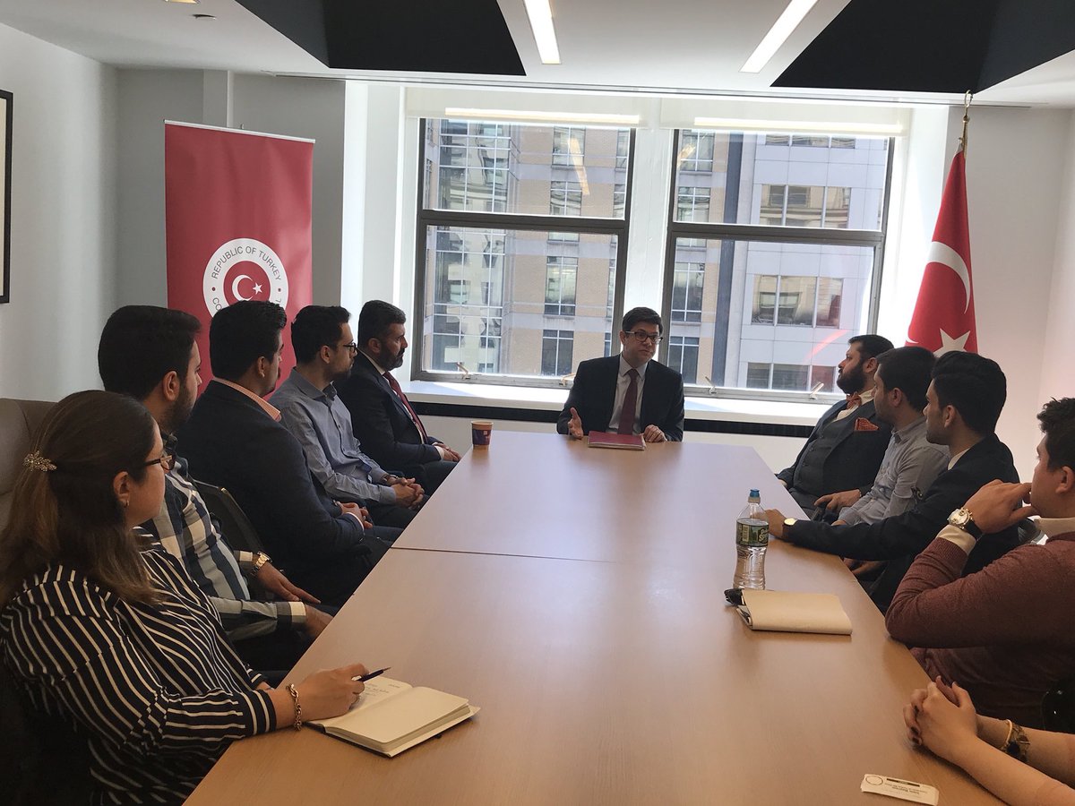 bau_hlo's tweet photo. @bau_hlo ve @bahcesehirsbe tarafından düzenlenen New York-Boston programımızın devmında Boston’dayız. Günün ilk dersi için Boston Başkonsolosluğumuzda,Başkonsolosumuz Sayın Ömür Budak ile birlikteydik https://t.co/mARndDWhip