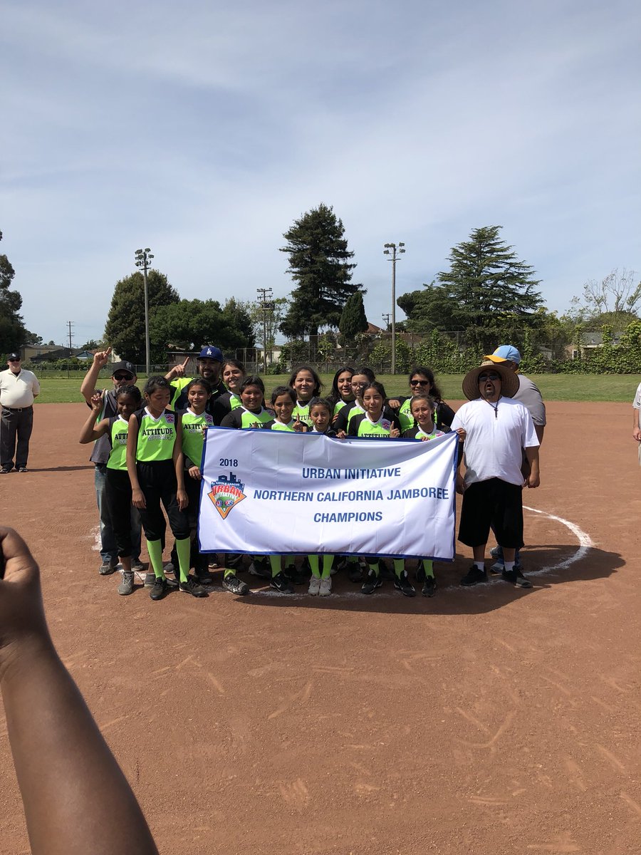 MercedesAlba8's tweet image. We did it 🙌🏆 three day tournament up north. #softball #SoftballProblems #northerncalifornia #champions #recball