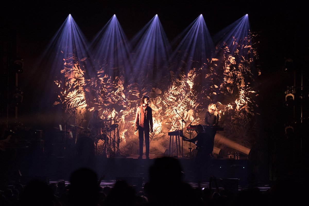 TheRobeWay's tweet photo. Great new shots of the Matthieu Larivee #LuzStudio #lightingdesign for the #Børns #BlueMadonnaTour with @Robelighting #MegaPointe luminaires in the tour rig supplied by @UpstagingInc. (📸 Steven Carlson) #therobeway #robelighting #robeintherig #robeontour #upstaging https://t.co/mMPuotoJID
