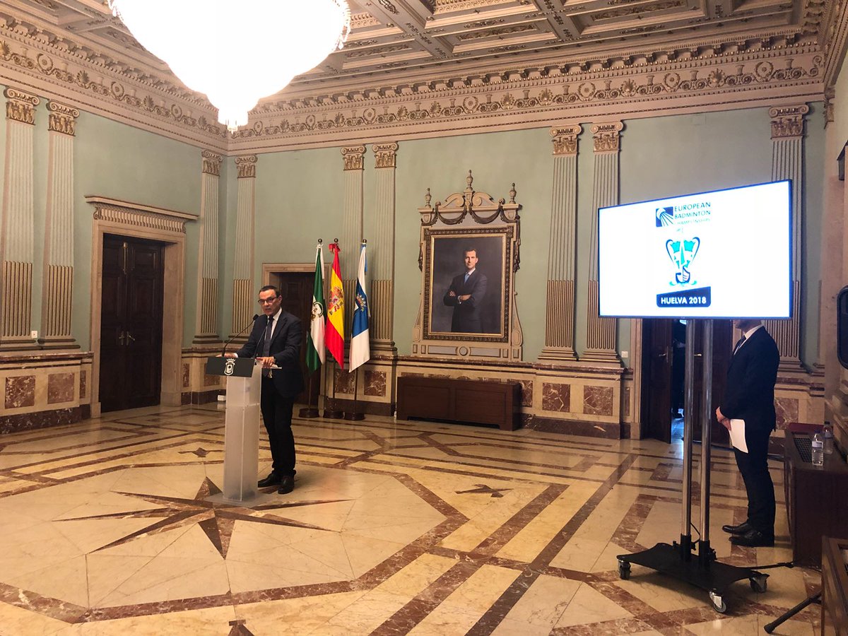 DipuHU's tweet photo. #HuelvaEstadeModa!!. Esta mañana hemos recibido a los mejores #chefs de nuestro país y esta tarde a los mejores jugadores europeos de #Bádminton!!. @_Caraballo_ invita a todos los participantes a disfrutar de nuestra provincia!! https://t.co/1whHJAMvnX