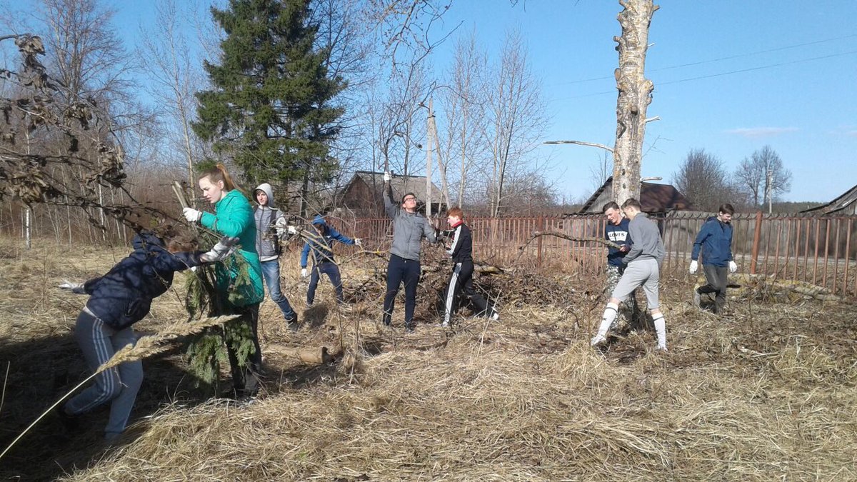 Дюсш Тейковского района провели Маленький субботник на стадионе с Н. Леушино)))