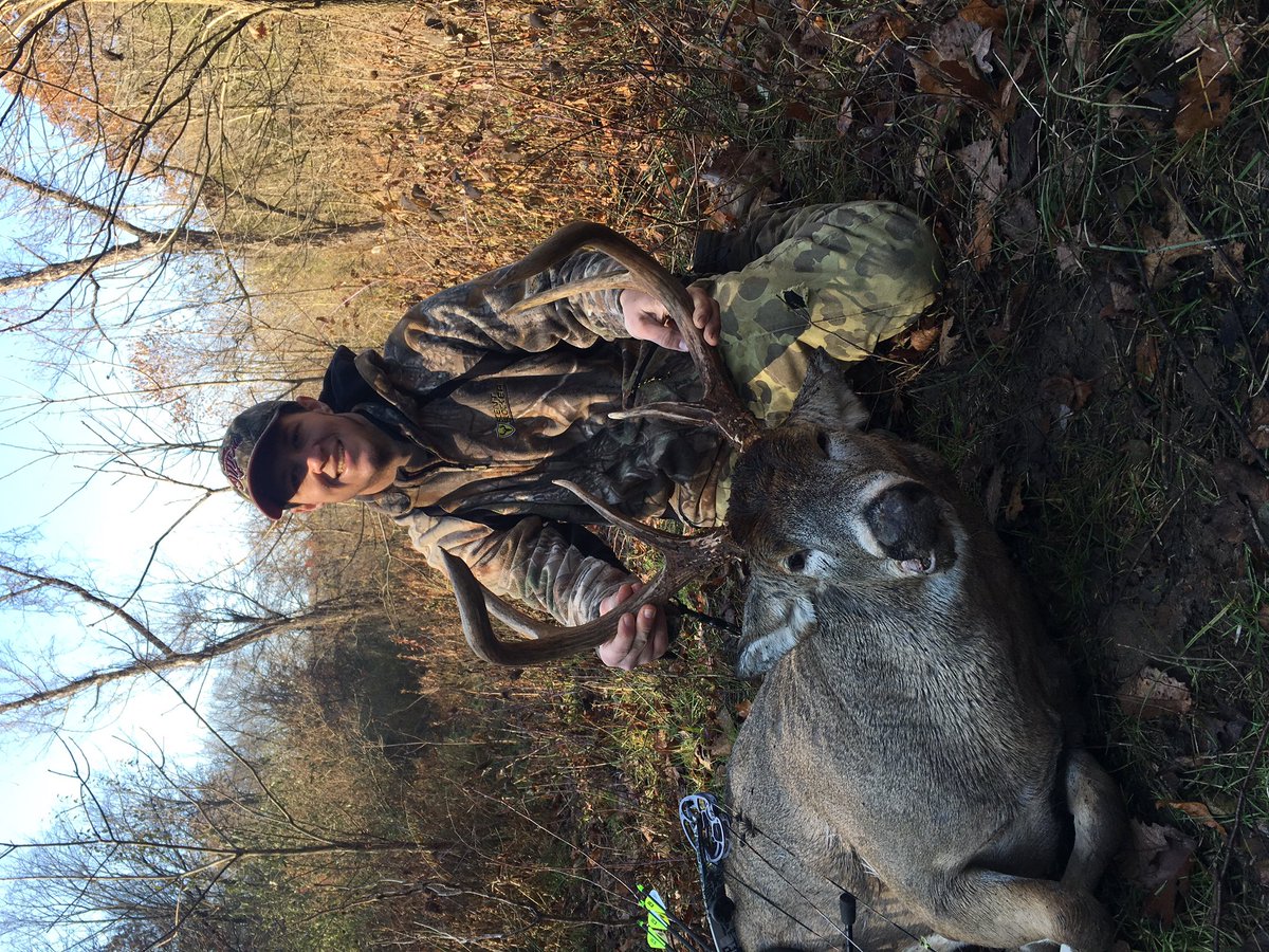 BOWwhitetails's tweet photo. Just realized I never posted my 2017 buck. 130" 6 pointer shot 11-11 https://t.co/UvFj1cfrwo