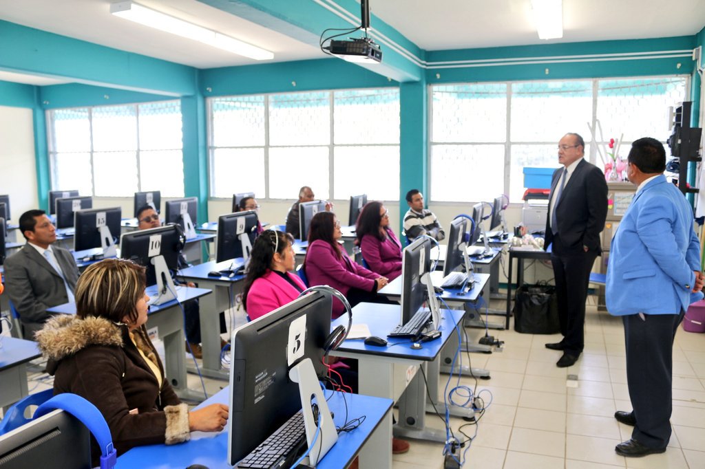cobaep's tweet photo. Visitamos y supervisamos las instalaciones del Plantel 16 de #Tlachichuca, el trabajo no lo hacemos en el escritorio escuchamos las necesidades de alumnos, docentes y personal administrativo.
#SomosCOBAEP 
@cobaep @AVictorHugoIH https://t.co/qhhsgJaMRt